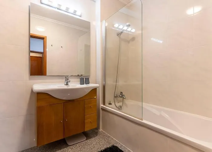 Pereira's Apartment- Free Garage Апартаменты *